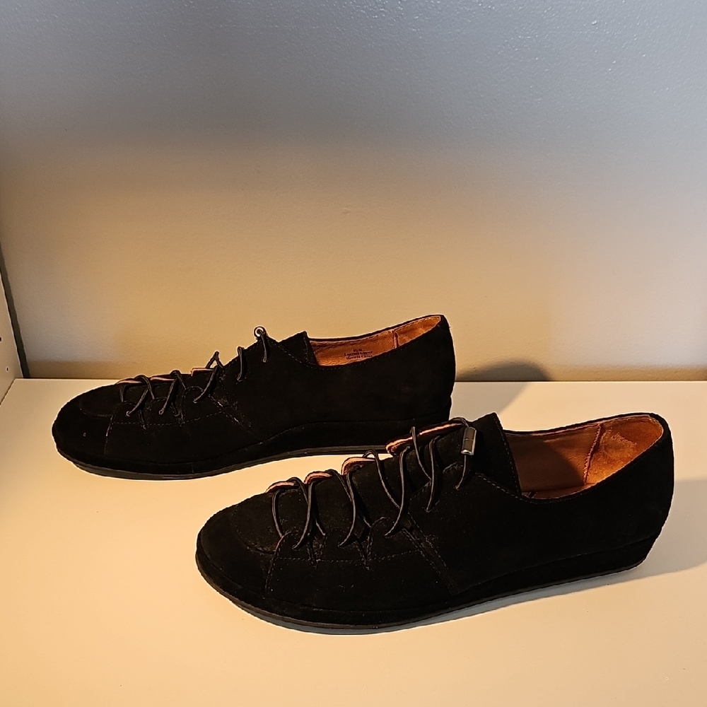 Women's Black Suede L'Amour DesPieds Shoes size 9.5 like new condition